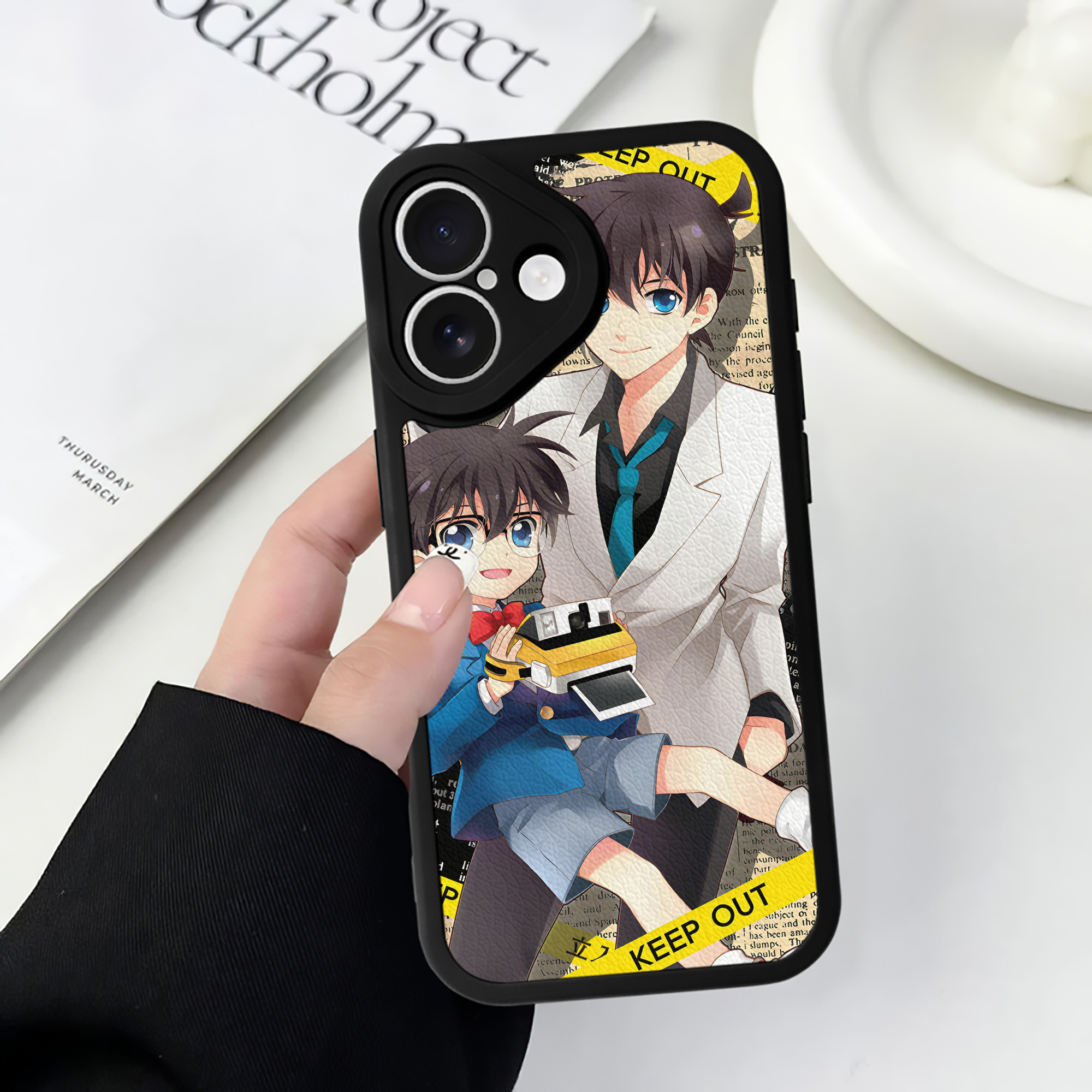 （画像用） 名探偵コナン Detective Conan 【iPhone 16シリーズ対応】シリコンスマホケース（レザー調） 材質：シリコン